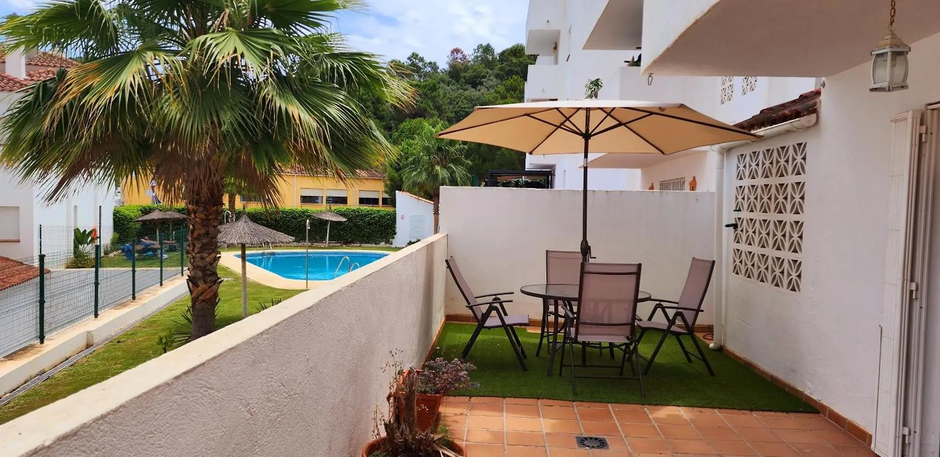 Bajo Con Jardin Y Barbacoa Apartment Benahavis